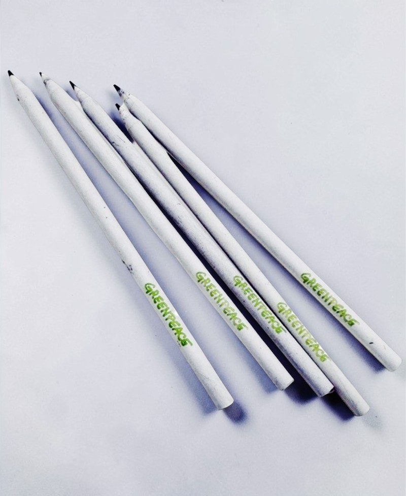 Lápices ecológicos blancos con logo Greenpeace