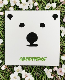 Tarjeta Greenpeace con ilustración minimalista de oso polar